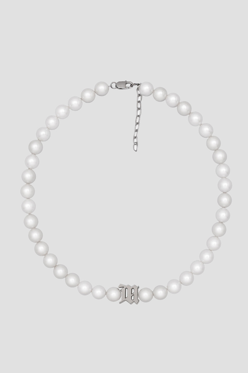 https://media.misbhv.com/catalog/product/2/3/231a702-tiny-pearl-necklace-white-1_1.jpg?width=800&height=1200&store=default&image-type=image